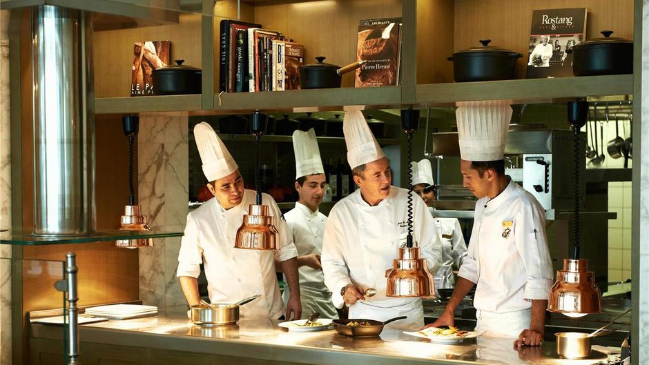 Fairmont Baku, Flame Towers Restaurant