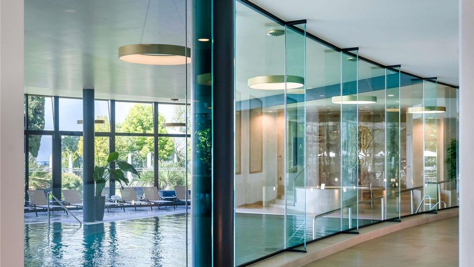 Fairmont Le Montreux Palace Pool