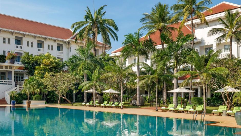 Raffles Grand Hotel D'Angkor Pool