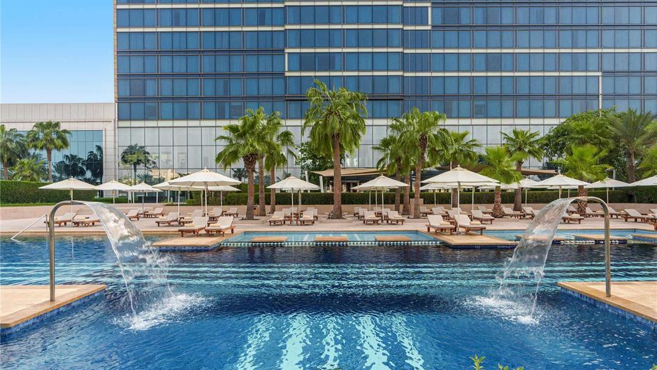 Fairmont Bab Al Bahr Pool