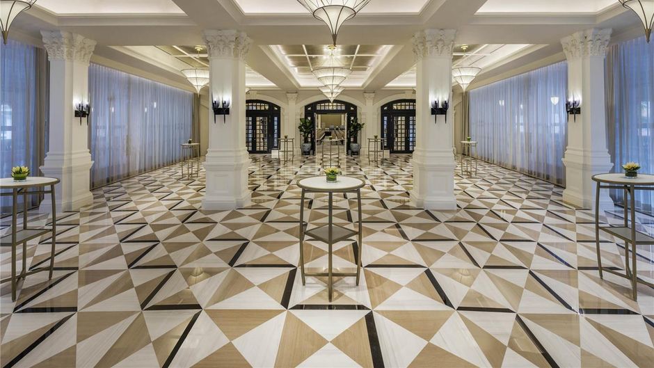 Raffles Hotel Singapore Meeting