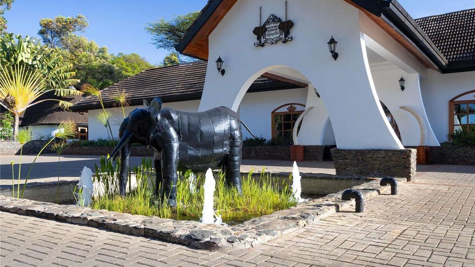 Fairmont Mount Kenya Safari Club Exterior