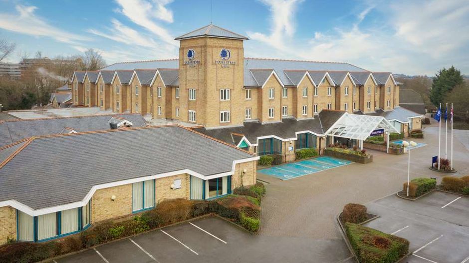 DoubleTree by Hilton London Elstree Exterior