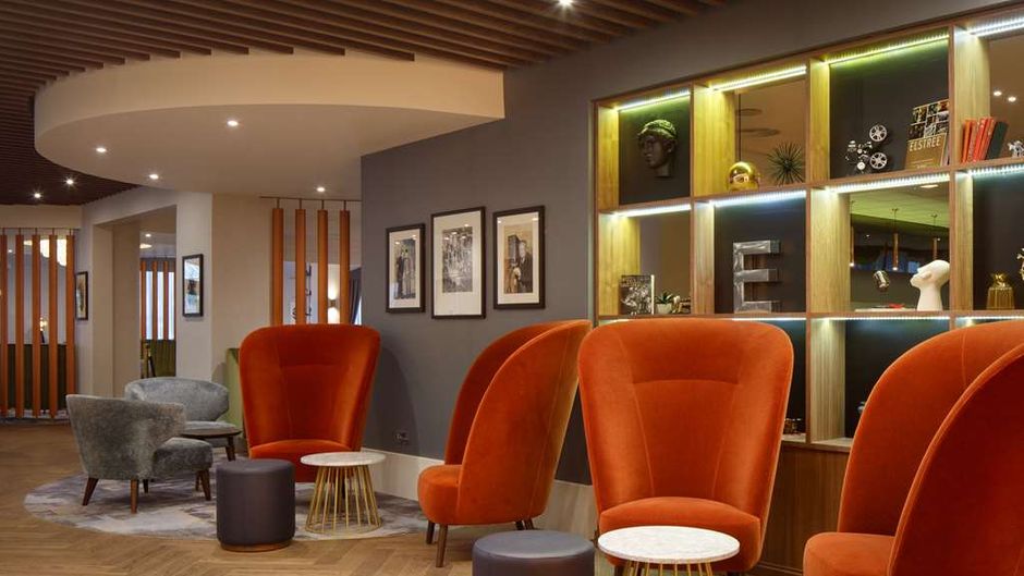 DoubleTree by Hilton London Elstree Lobby