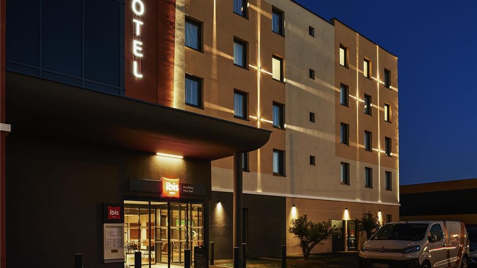 Ibis Montlhery Paris South Exterior
