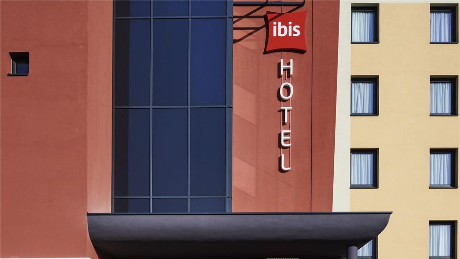 Ibis Montlhery Paris South Exterior