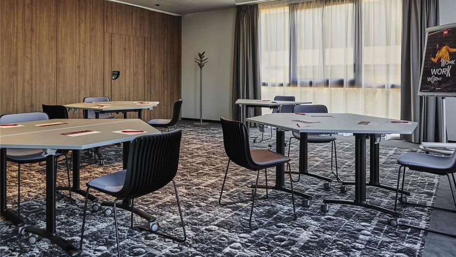 Ibis Montlhery Paris South Meeting