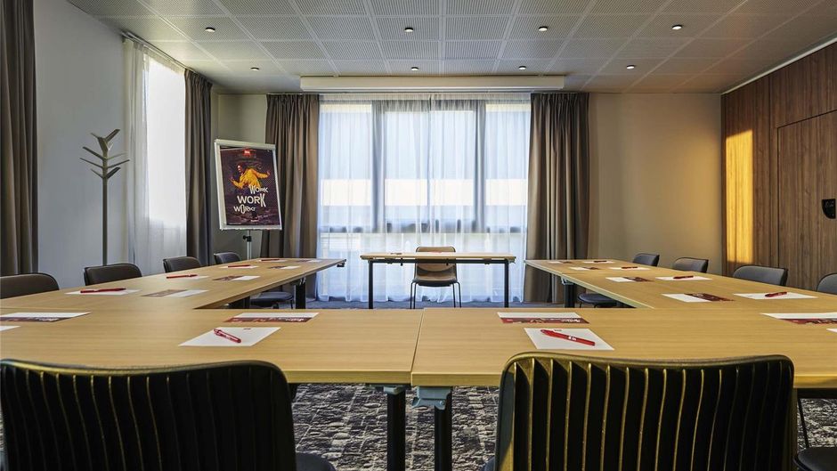 Ibis Montlhery Paris South Meeting
