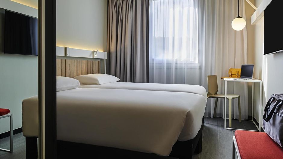 Ibis Montlhery Paris South Room