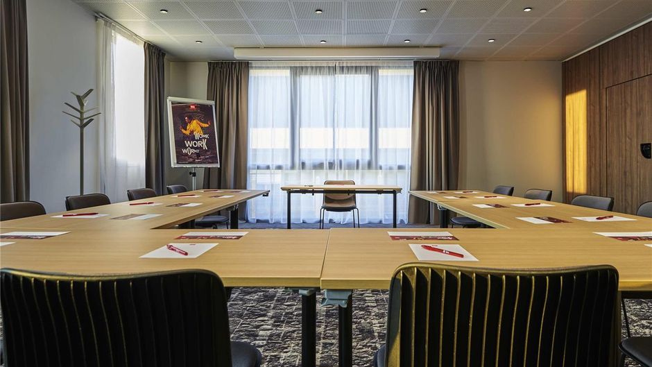 Ibis Montlhery Paris South Meeting