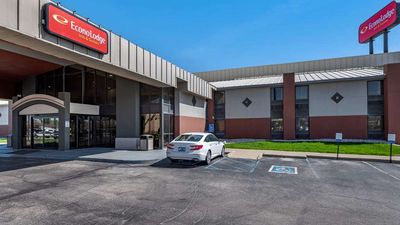 Econo Lodge Inn & Suites Lafayette East
