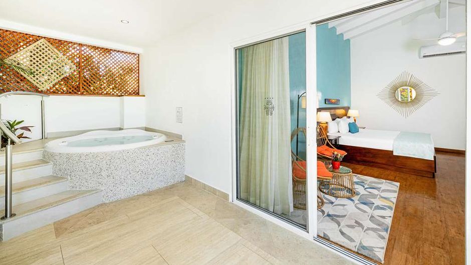 Tamarindo Diria Beach Resort Suite