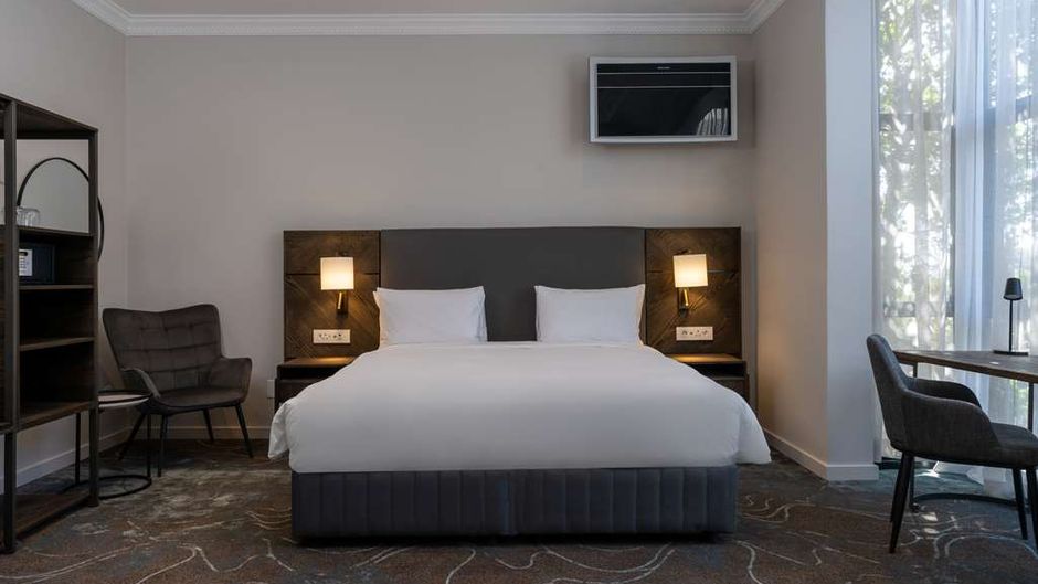 Radisson Hotel-Convention OR Tambo Arpt Room