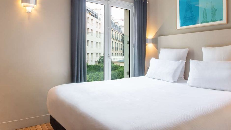 Suites & Hotel Helzear Etoile Room