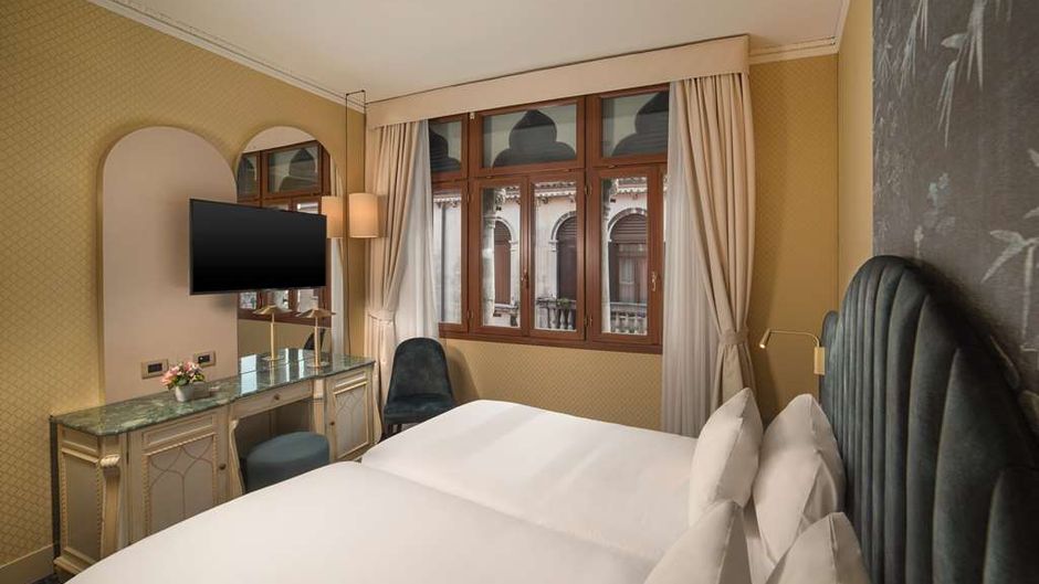 NH Venezia Santa Lucia Room