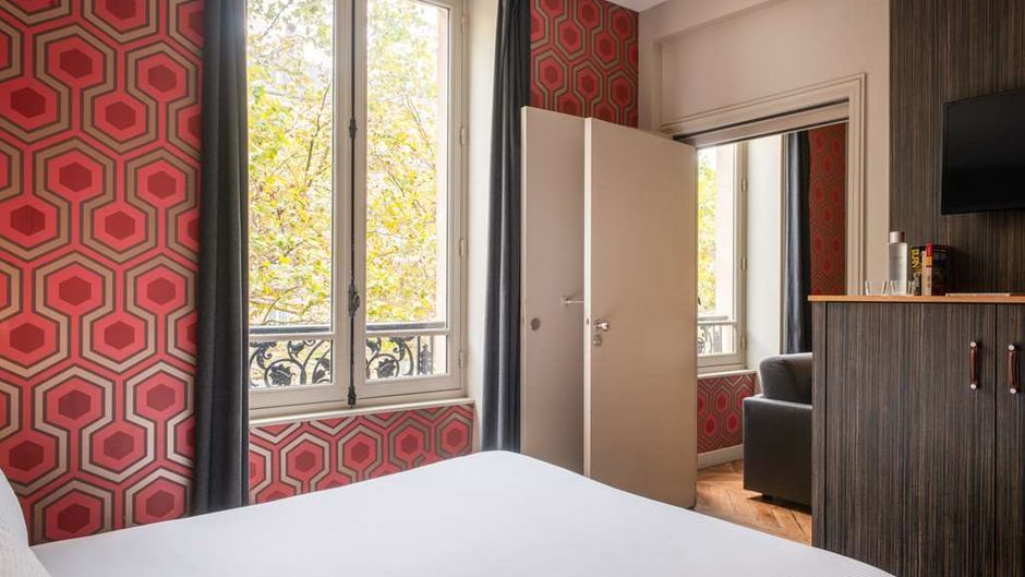 Suites & Hotel Helzear Champs Elysees Room