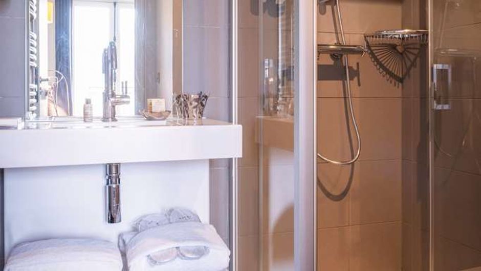 Suites & Hotel Helzear Champs Elysees Room