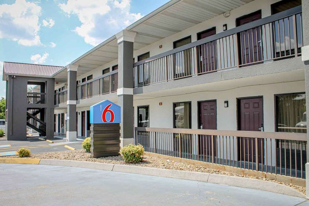 Motel 6 Knoxville TN East- Tourist Class Knoxville, TN Hotels- GDS