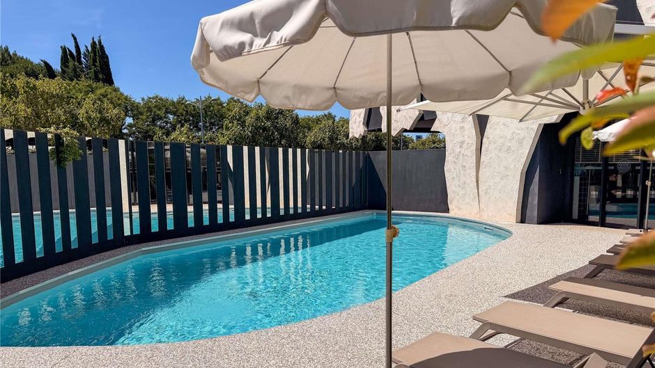 Ibis Lunel Petite Camargue Pool