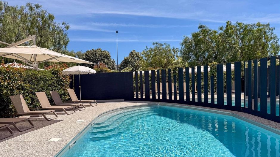Ibis Lunel Petite Camargue Pool