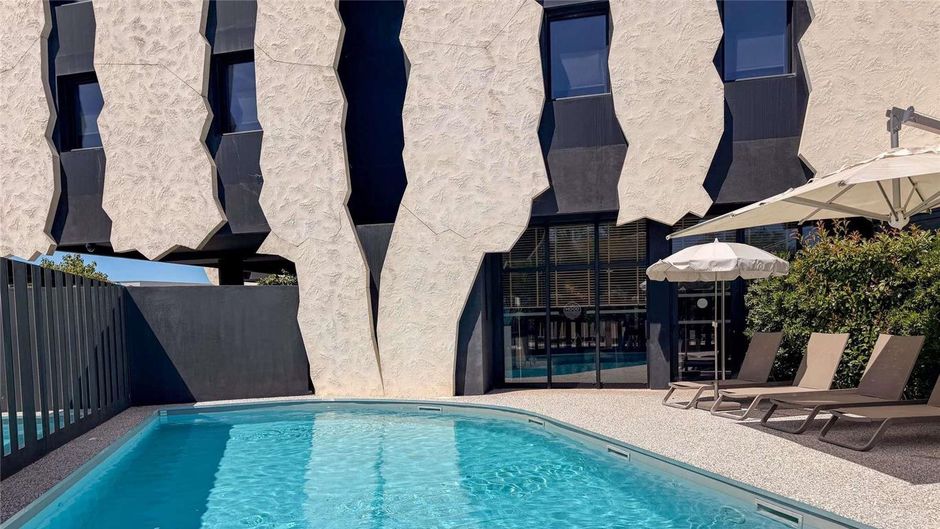 Ibis Lunel Petite Camargue Pool