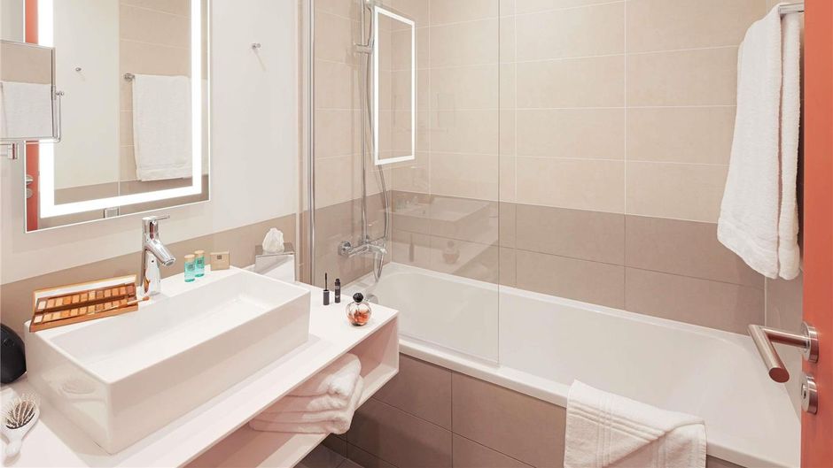 Novotel Annemasse Centre Porte Geneve Room