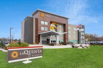 La Quinta Inn & Suites by Wyndham