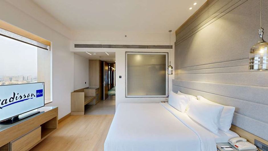 Radisson Blu Towers Kaushambi Delhi NCR Room
