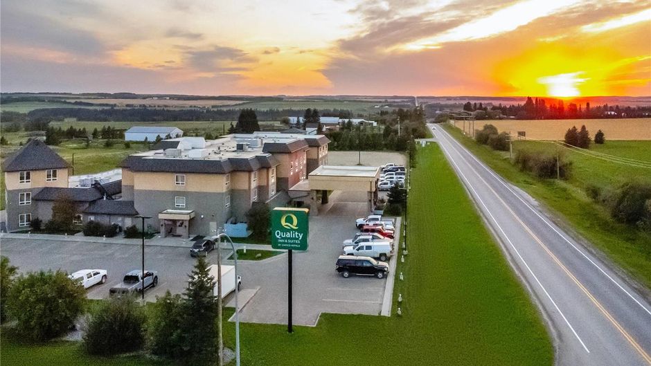Quality Inn and Suites Rimbey Exterior