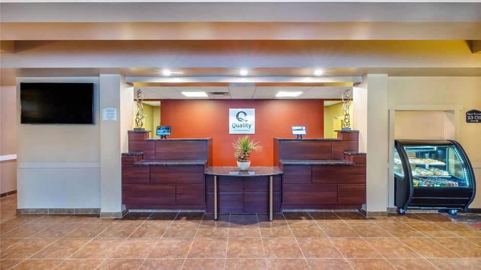 Quality Inn and Suites Rimbey Lobby