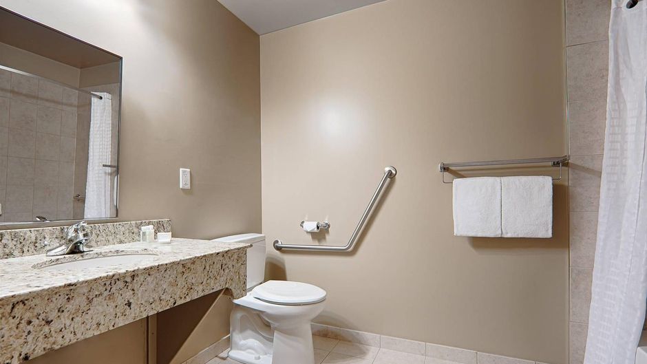 Quality Inn and Suites Rimbey Room