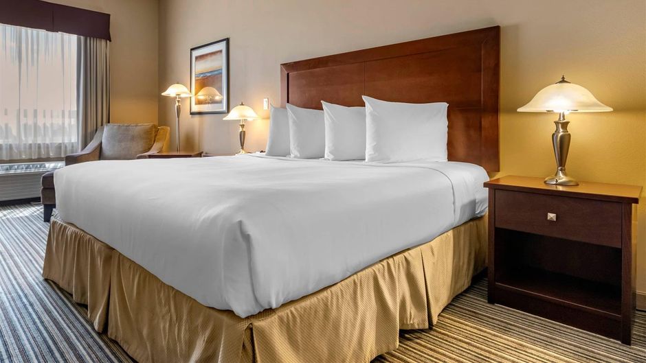 Quality Inn and Suites Rimbey Room