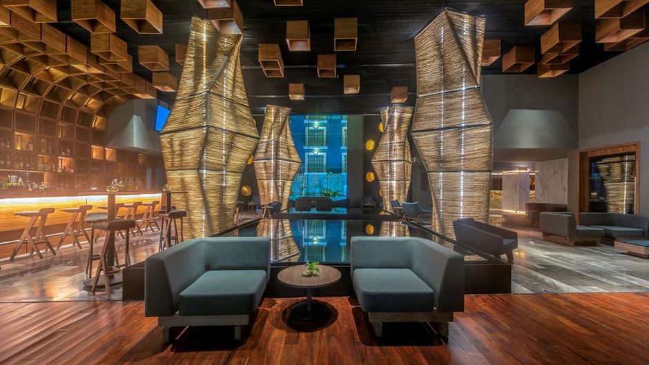 Villa Mercedes, Curio Collection-Hilton Lobby