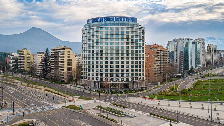 DoubleTree by Hilton Santiago Kennedy Exterior
