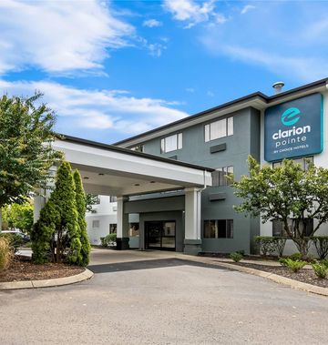 Clarion Pointe Hotel