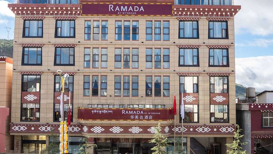 Ramada by Wyndham Diqing Exterior