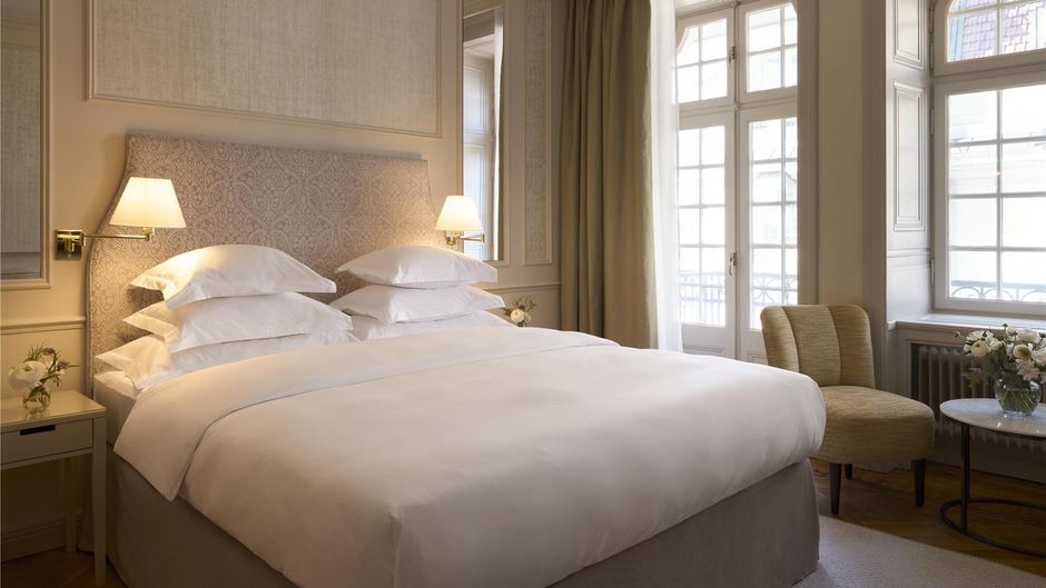 Hotel Diplomat Room
