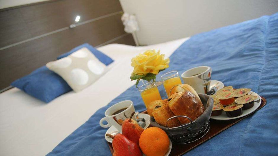 Gil de France Hotel Room