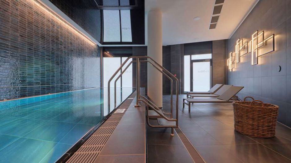 Adina Apartment Hotel Cologne Pool