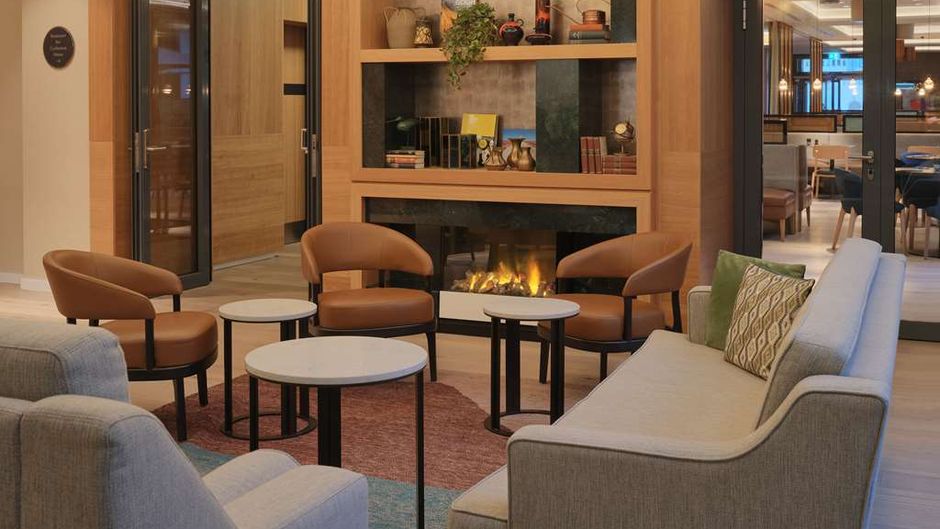 Adina Apartment Hotel Cologne Lobby