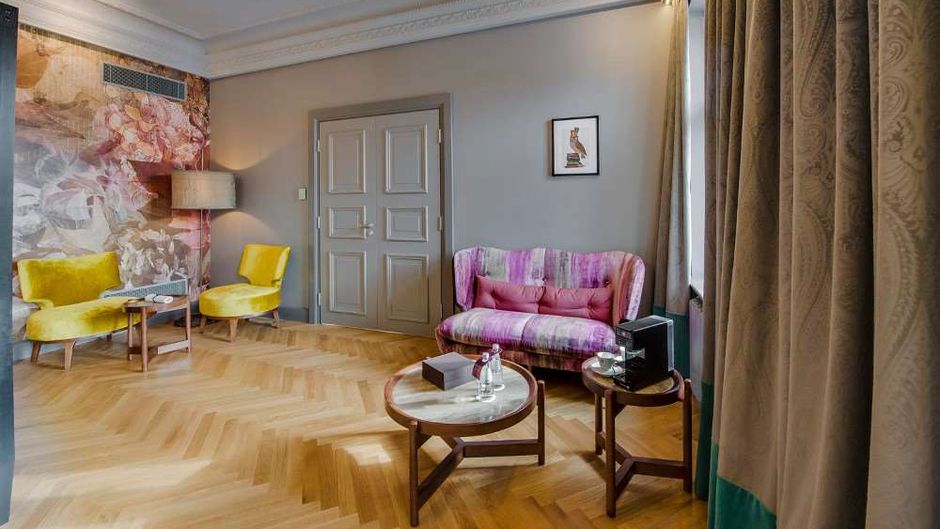 Grand Poet Hotel By Semarah Suite