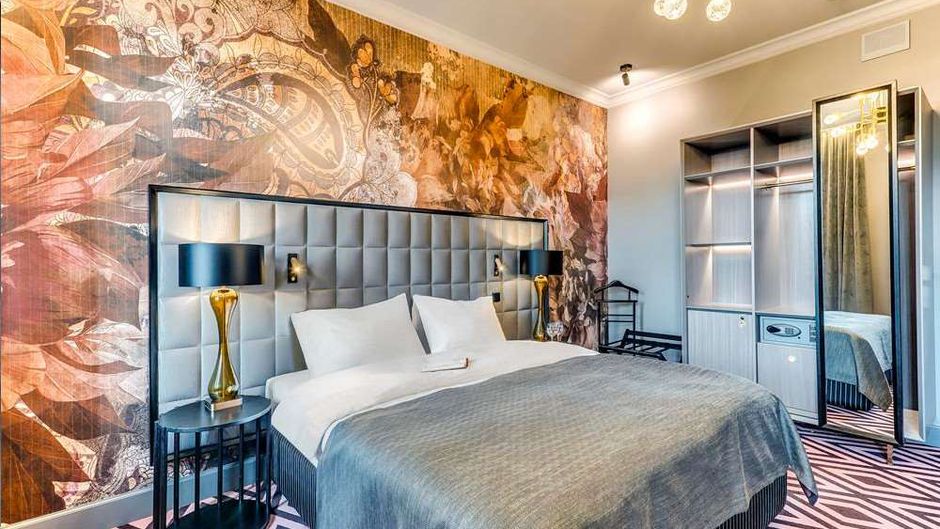 Grand Poet Hotel By Semarah Suite