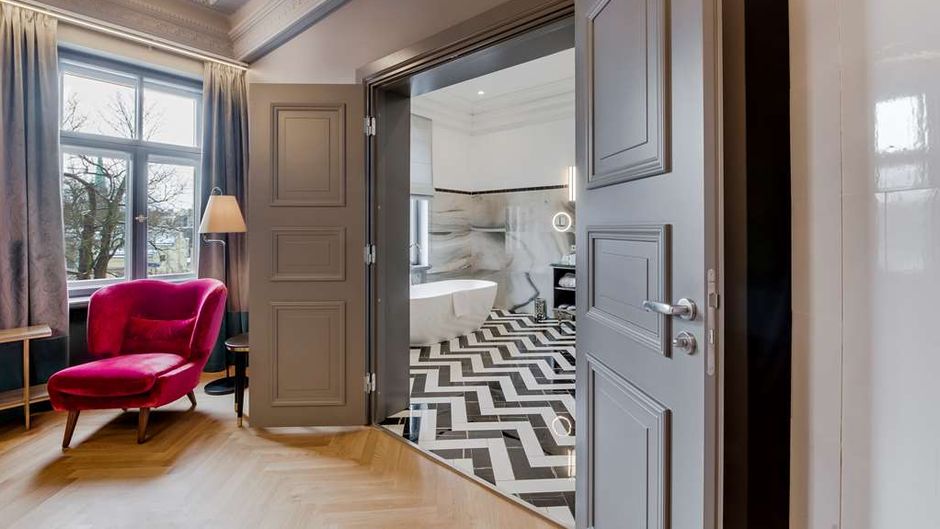 Grand Poet Hotel By Semarah Suite