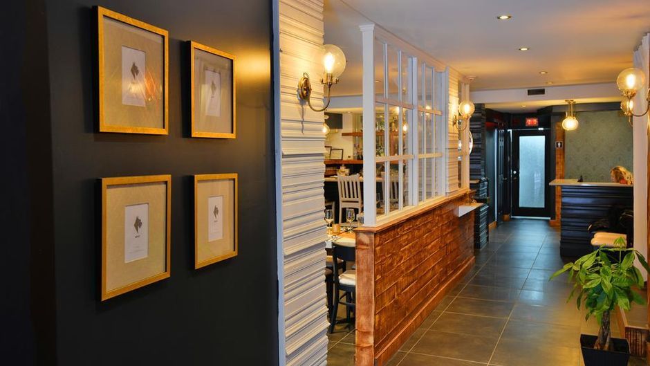 Auberge du Carre St Louis Lobby