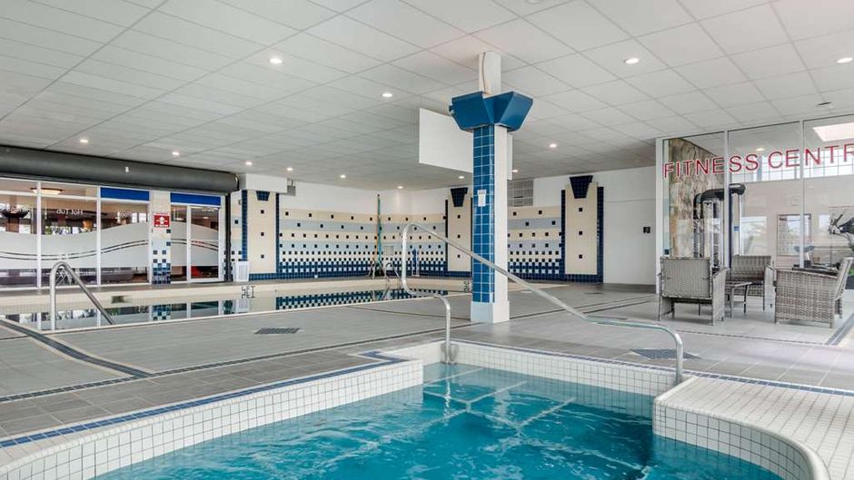 Super 8 by Wyndham Macleod Trail Calgary Pool