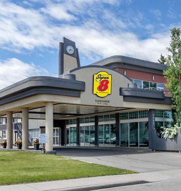 Super 8 by Wyndham Macleod Trail Calgary