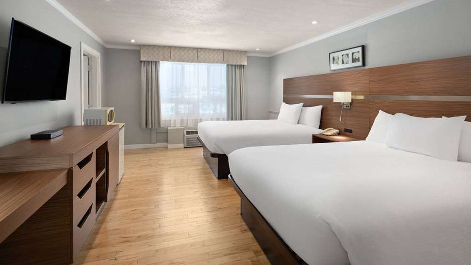 Baymont by Wyndham Edson Suite