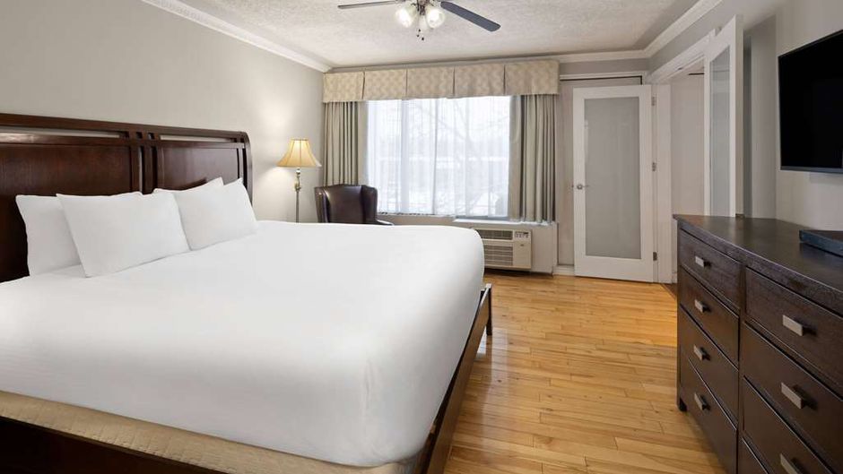 Baymont by Wyndham Edson Suite
