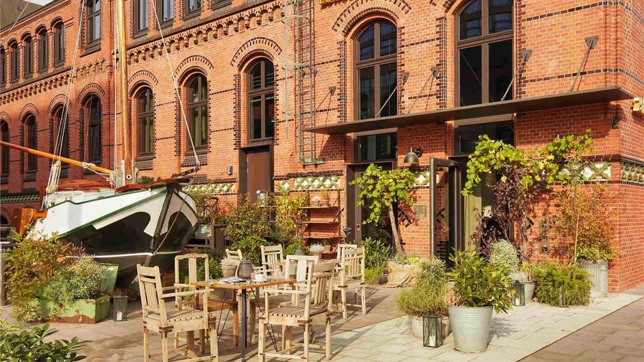 25hours Hotel Altes Hafenamt Exterior