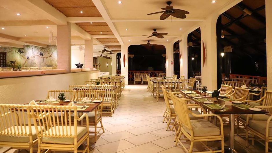 Diani Reef Beach Resort & Spa Restaurant